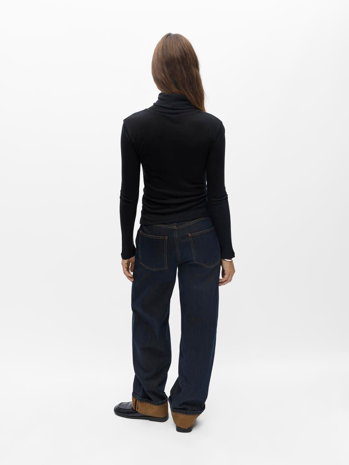 model_shot-back